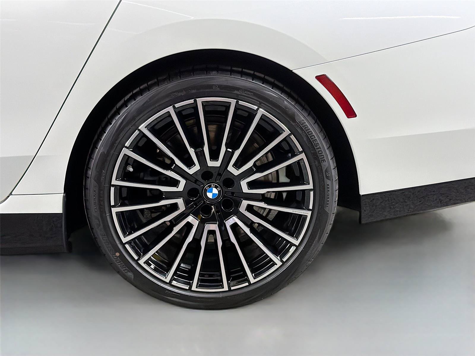 New 2026 BMW 750e xDrive AWD/4WD image 27