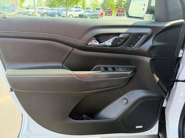 Used 2022 GMC Acadia SLT w/ Technology Package AWD/4WD image 16