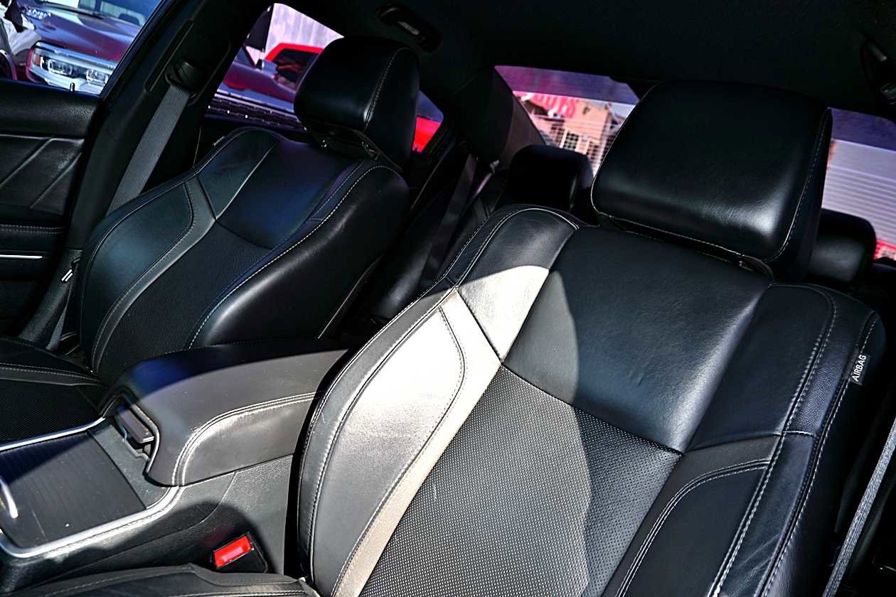 Used 2015 Dodge Charger R/T w/ Plus Group RWD image 14