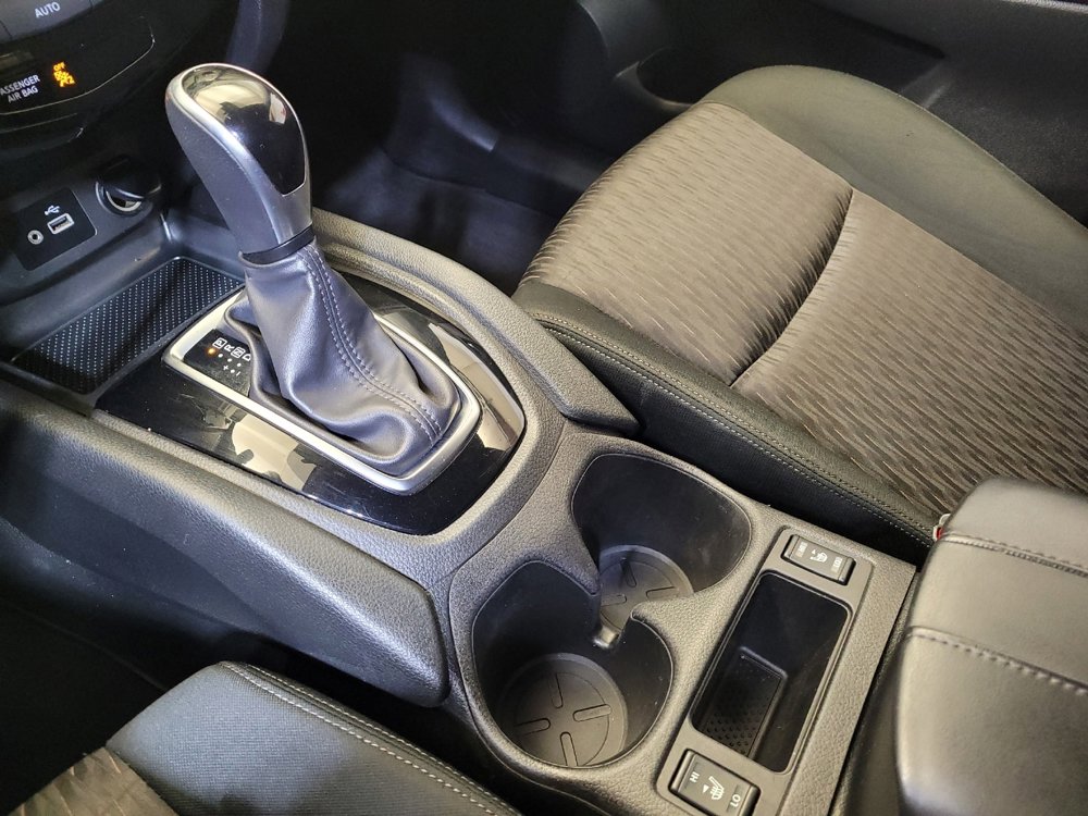 Used 2020 Nissan Rogue SV image 26