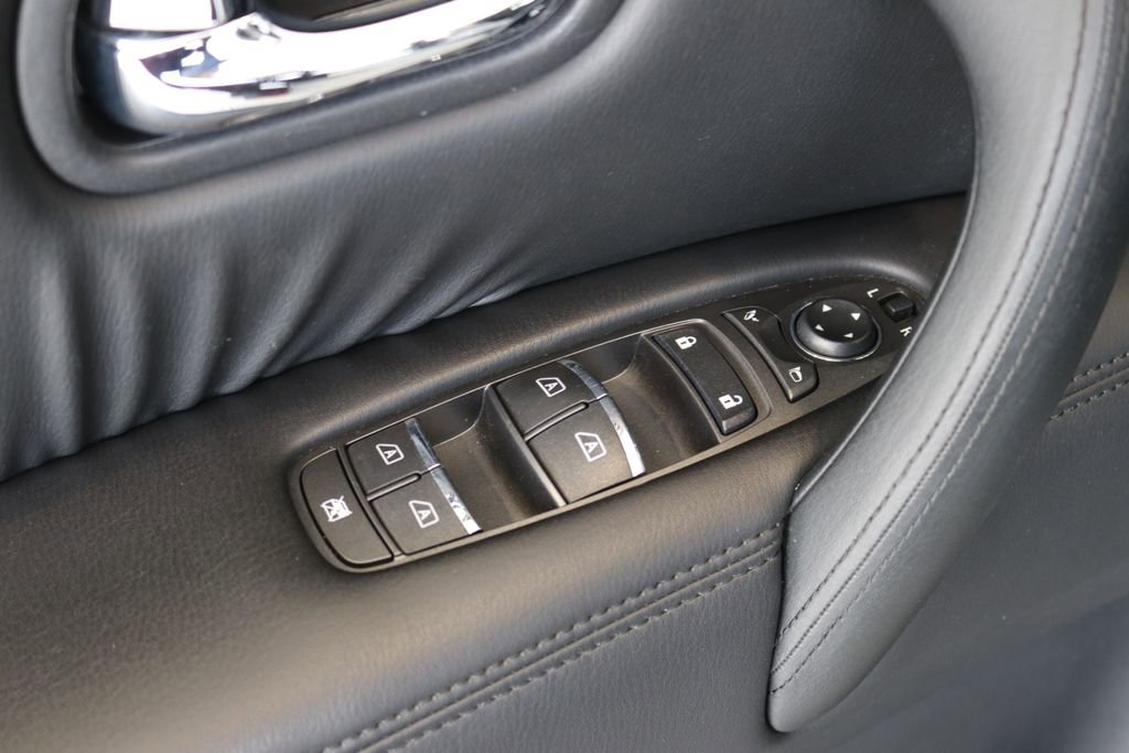 Used 2024 Nissan Armada SL image 14