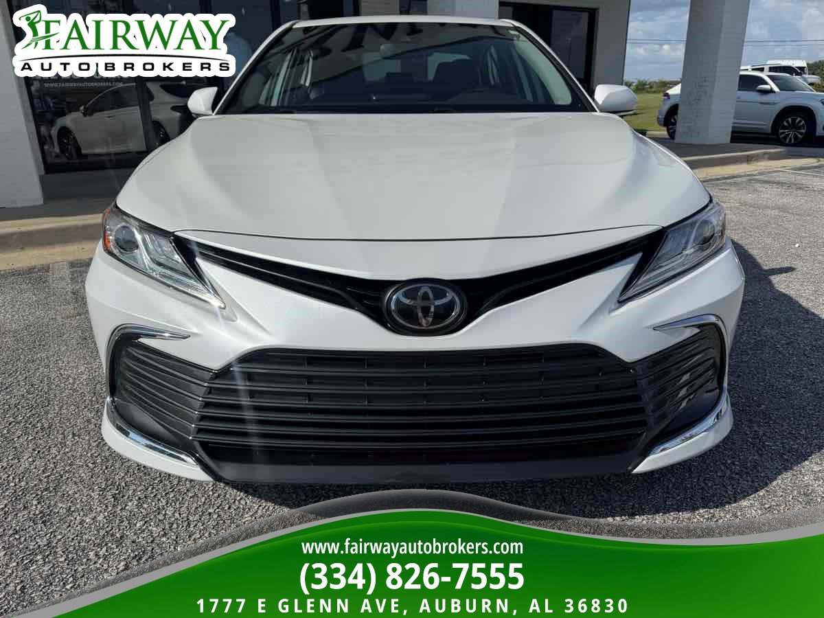 Used 2022 Toyota Camry XLE FWD image 3