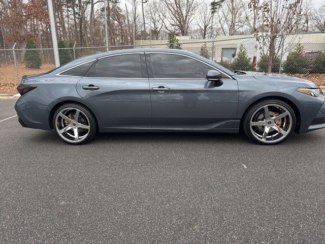 Used 2019 Toyota Avalon XSE image 4