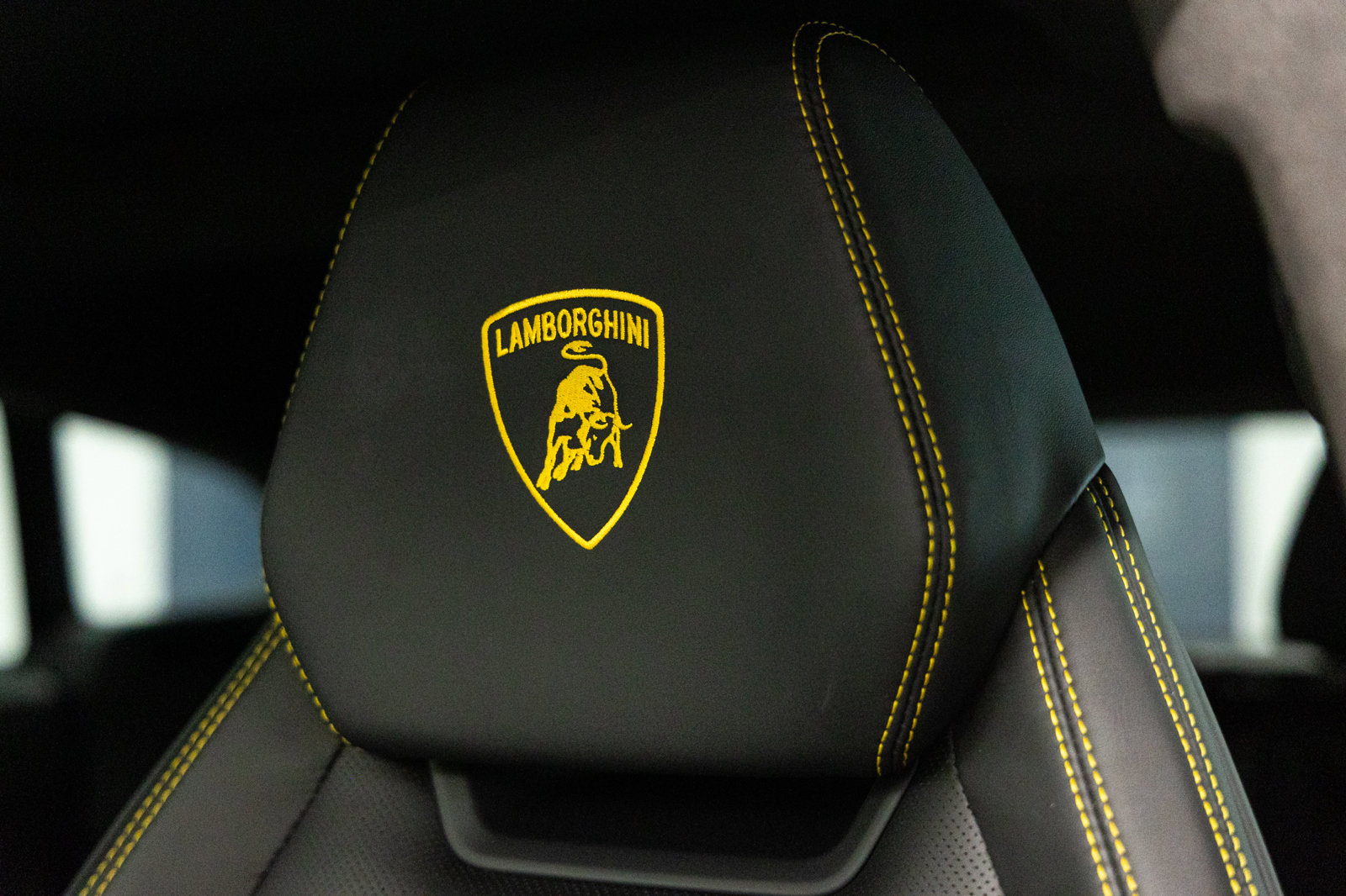 Used 2021 Lamborghini Urus AWD/4WD image 22