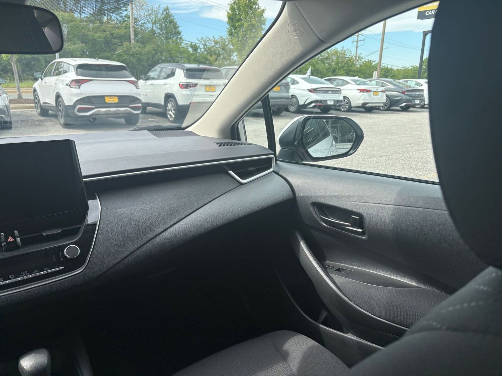 Used 2025 Toyota Corolla LE FWD image 33