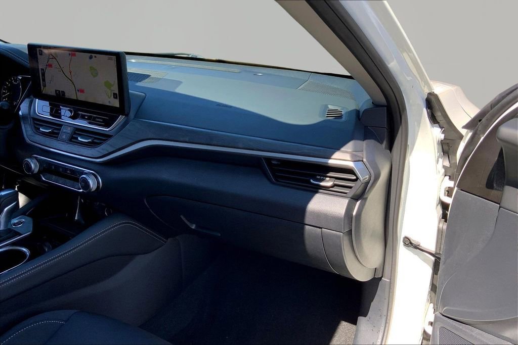 Used 2024 Nissan Altima 2.5 SV w/ SV Premium Package image 18