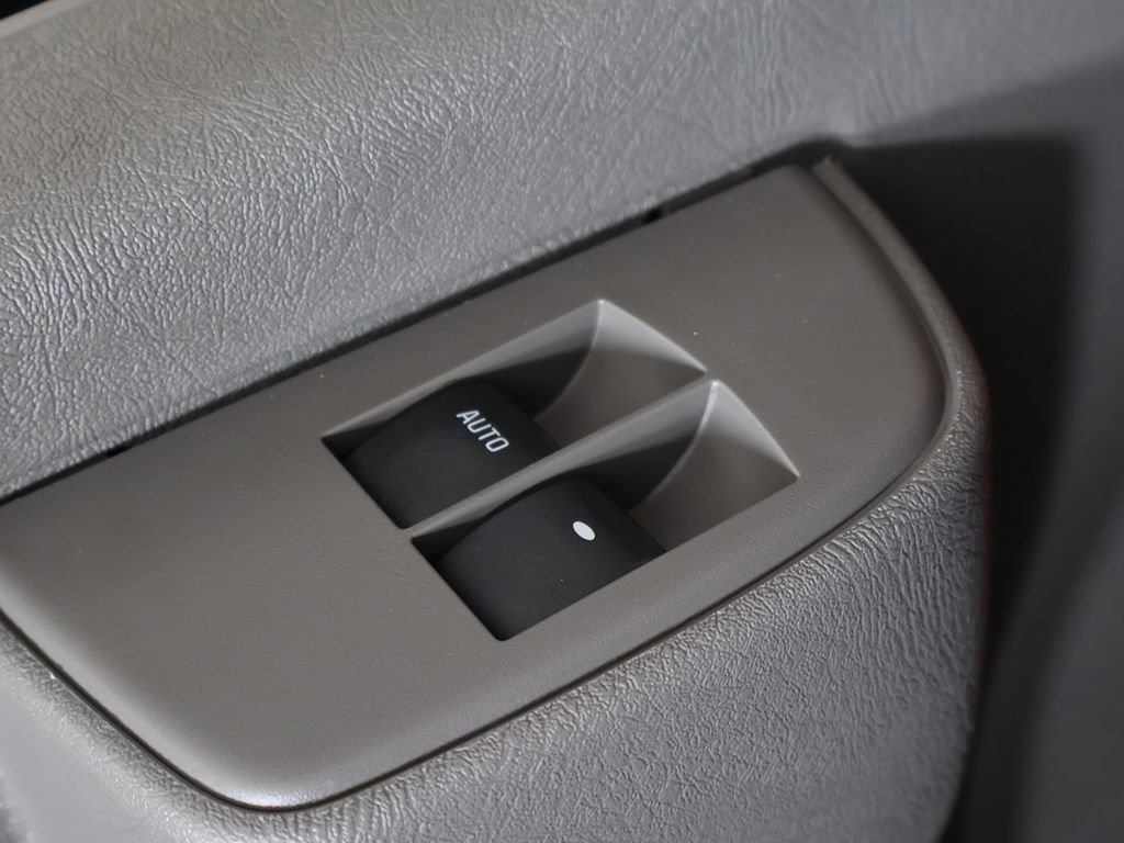 Used 2021 Chevrolet Express 3500 w/ Driver Convenience Package image 27