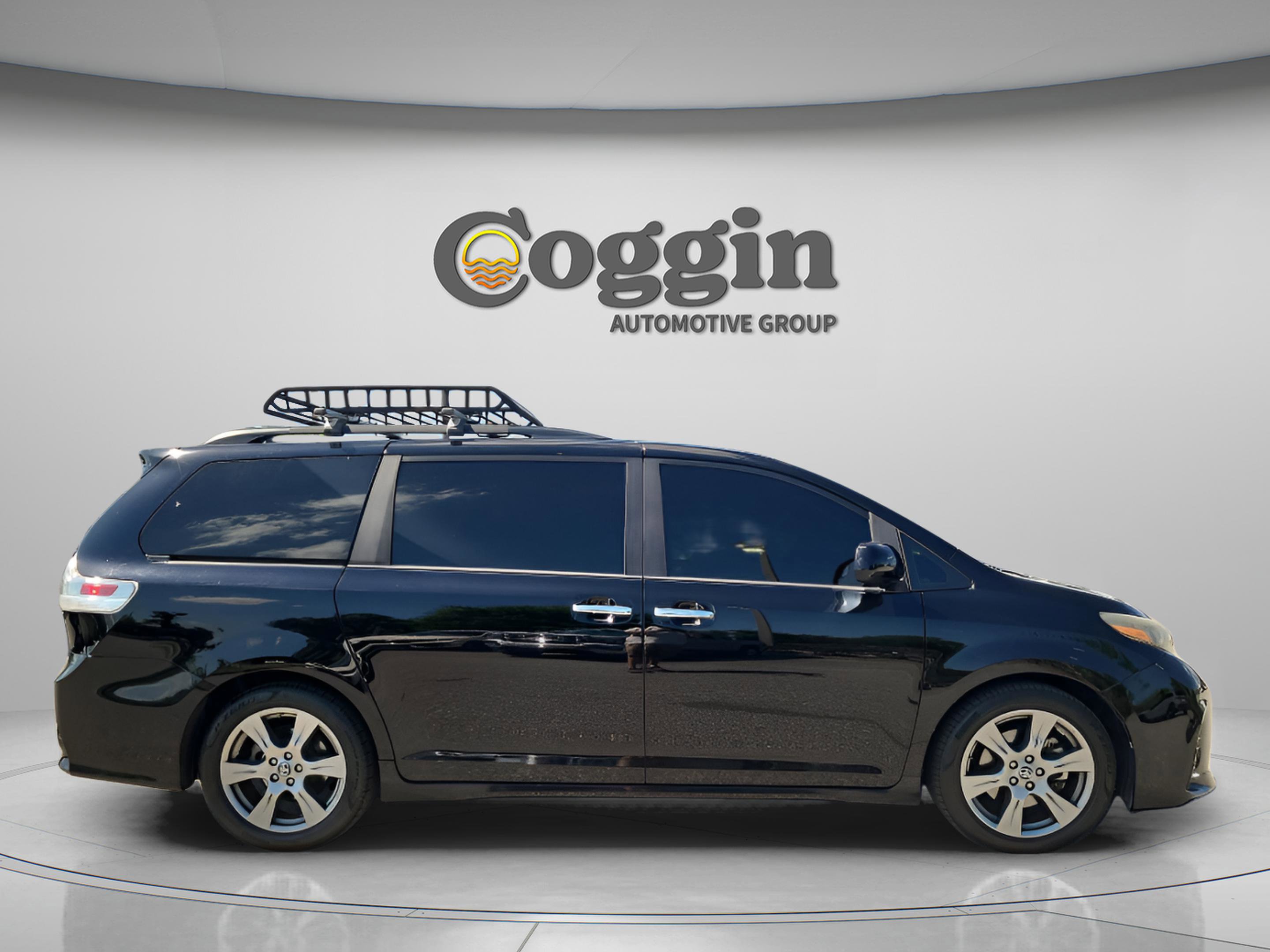Used 2018 Toyota Sienna SE FWD image 7