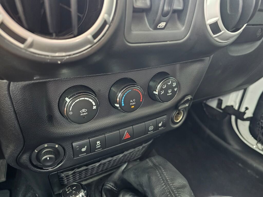 Used 2012 Jeep Wrangler Unlimited Sahara w/ Dual Top Group AWD/4WD image 34