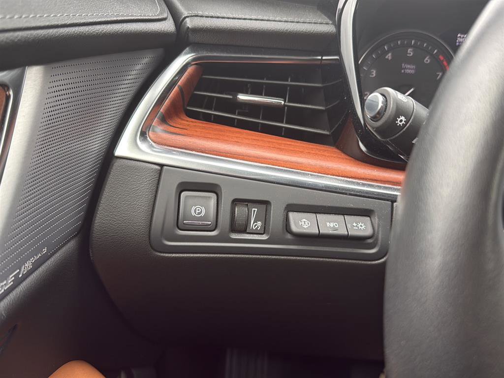 Used 2023 Cadillac XT5 Premium Luxury w/ Technology Package image 4