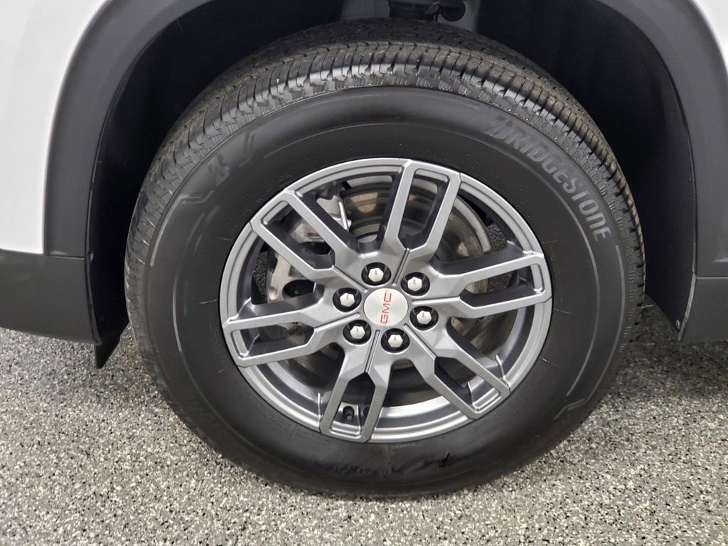 Used 2025 GMC Acadia Elevation image 8