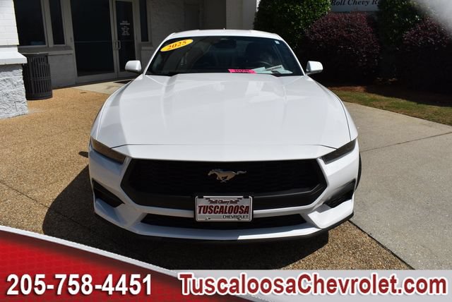 Used 2025 Ford Mustang Coupe RWD image 4