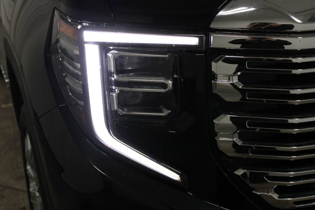 Used 2024 GMC Sierra 1500 Denali AWD/4WD image 12