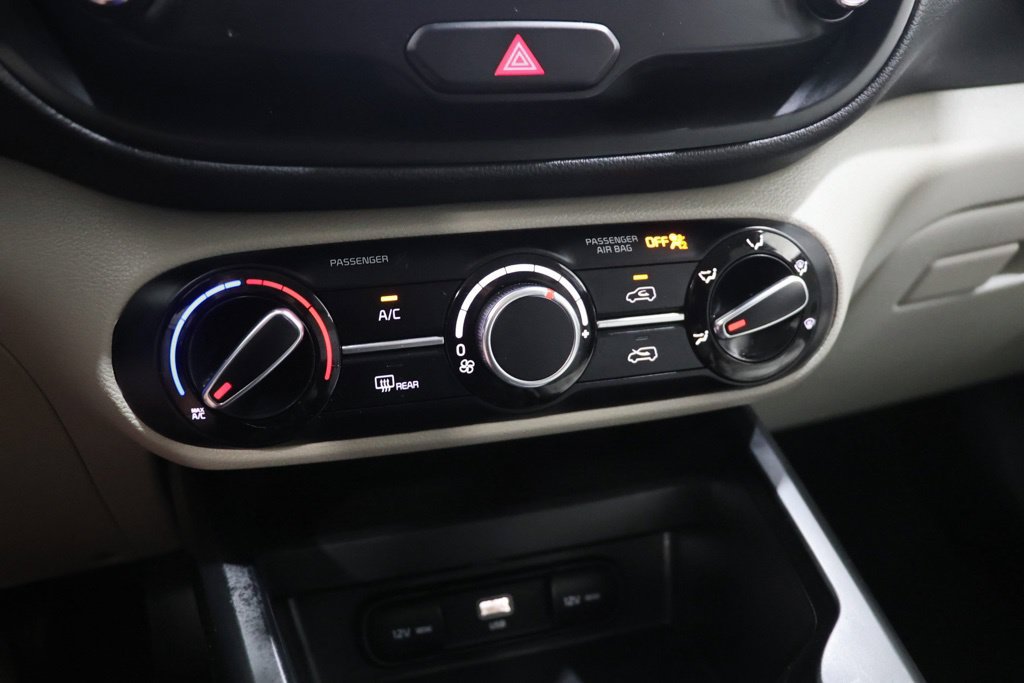Used 2025 Kia Soul LX w/ LX Technology Package FWD image 29