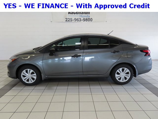 Used 2023 Nissan Versa S image 3