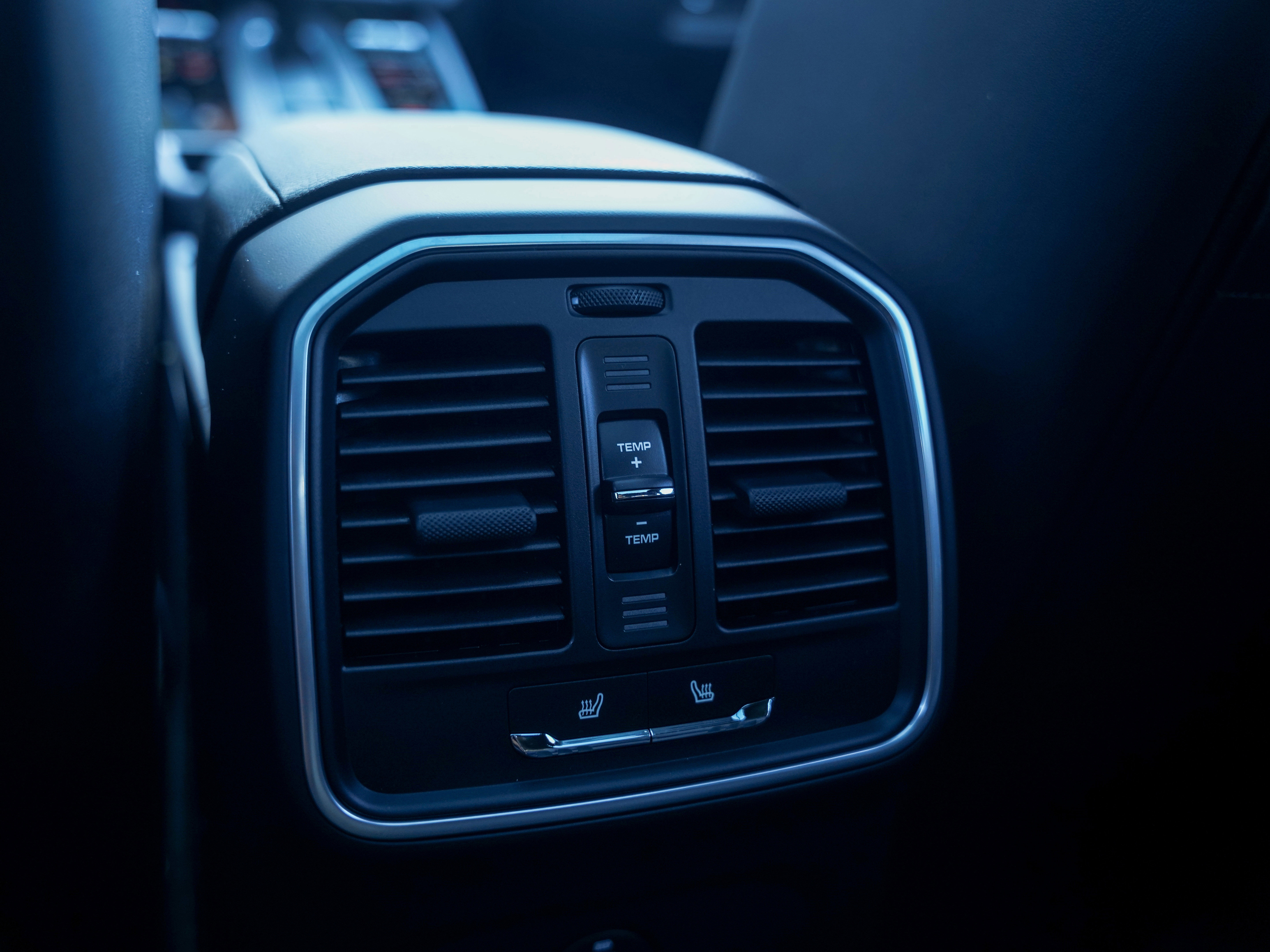 New 2026 Porsche Macan image 28