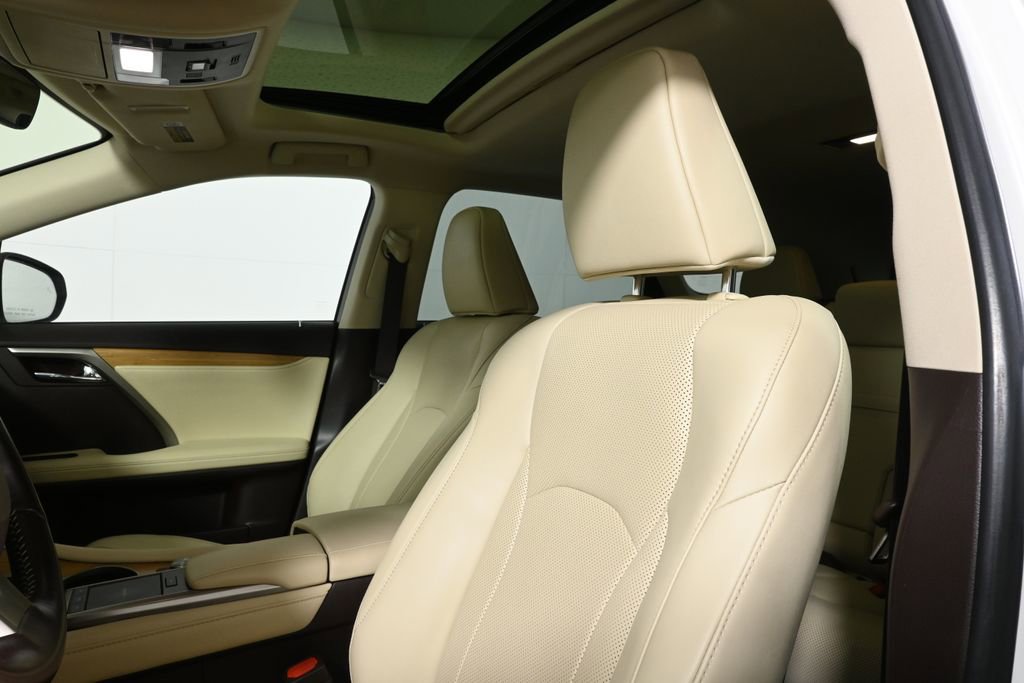Used 2020 Lexus RX 350L Premium w/ Premium Package image 4