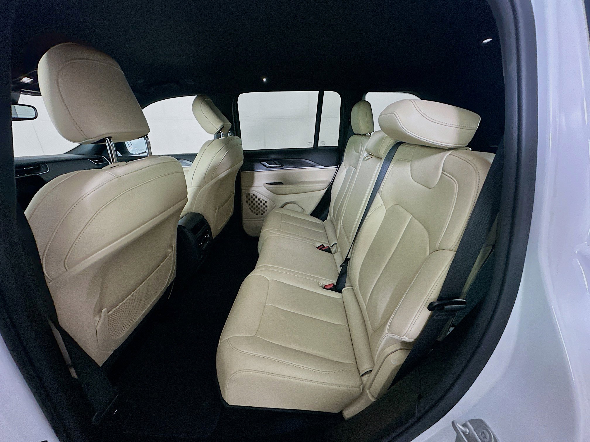 Used 2023 Jeep Grand Cherokee Limited AWD/4WD image 28