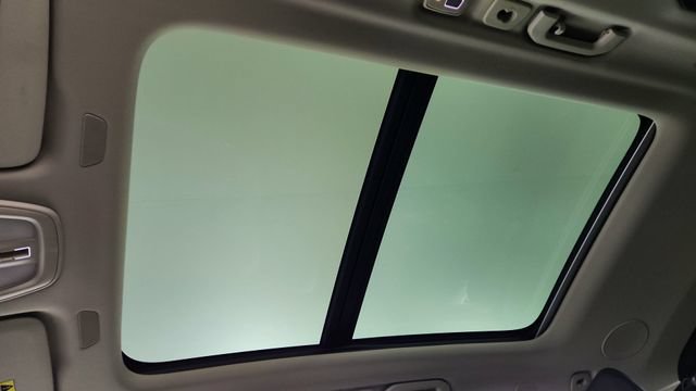 Certified 2023 Volvo XC60 T8 Plus AWD/4WD image 26