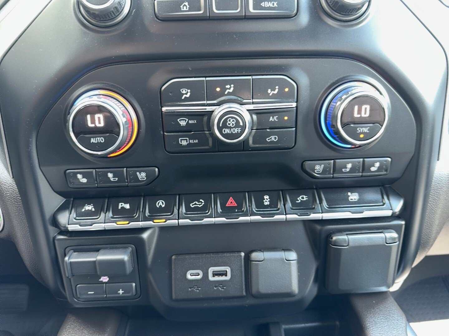 Used 2019 Chevrolet Silverado 1500 LTZ w/ LTZ Plus Package AWD/4WD image 10