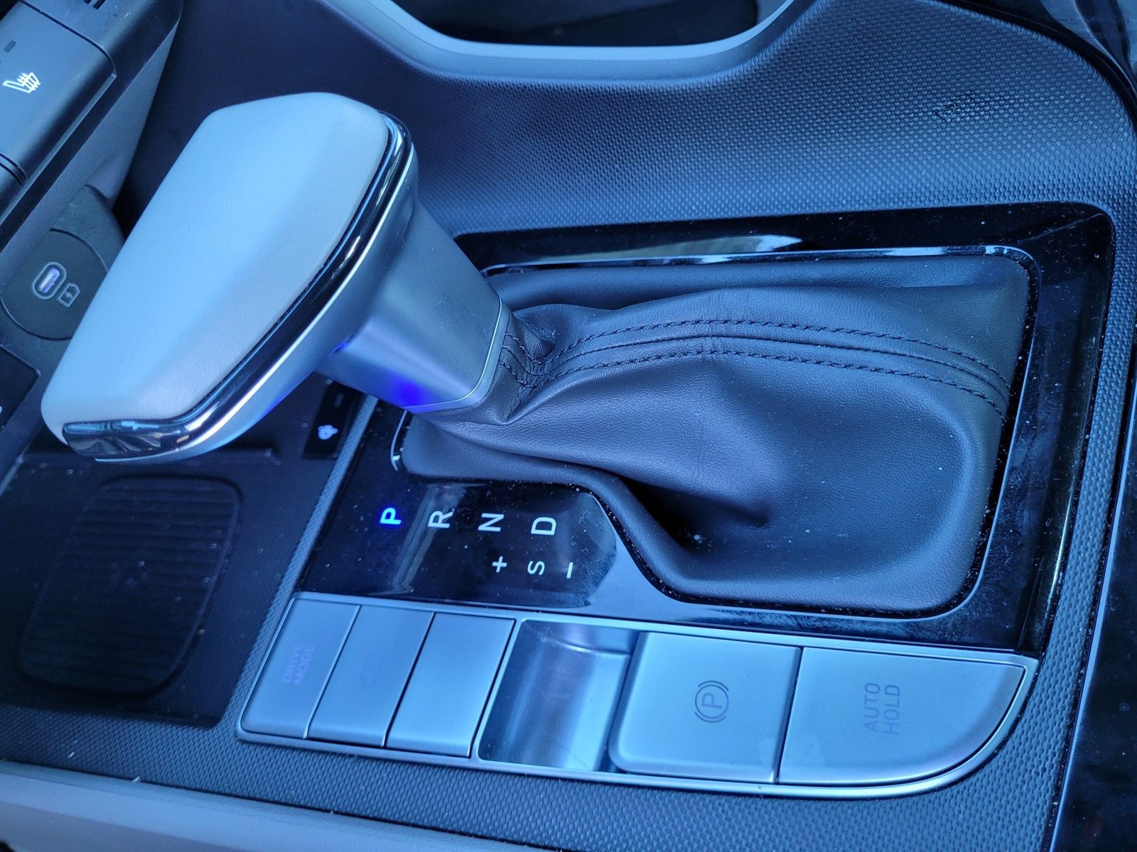 Certified 2025 Hyundai Elantra SEL image 24