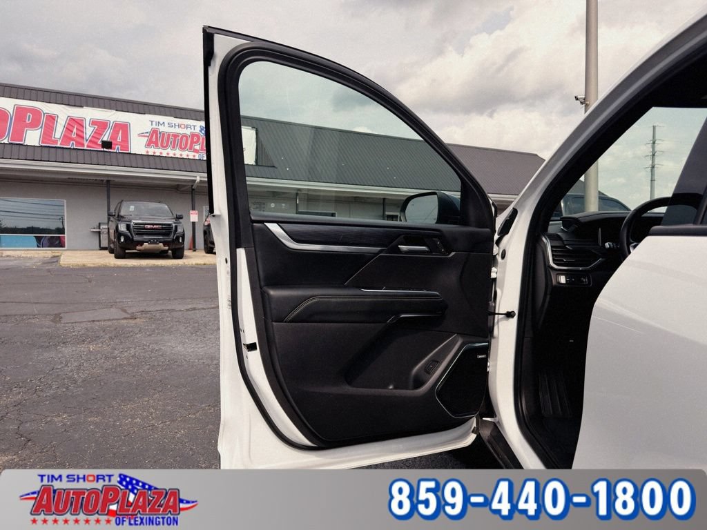Used 2025 GMC Acadia Elevation FWD image 21