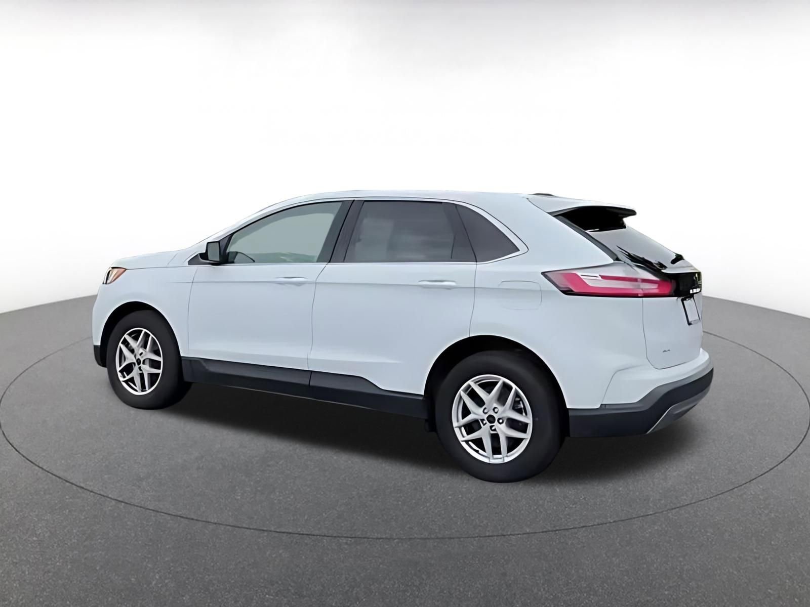 Used 2024 Ford Edge SEL image 17