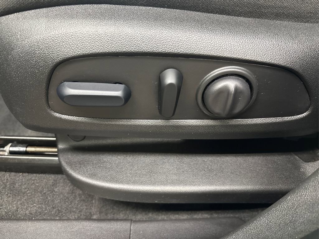 Used 2024 Chevrolet Equinox LT image 36