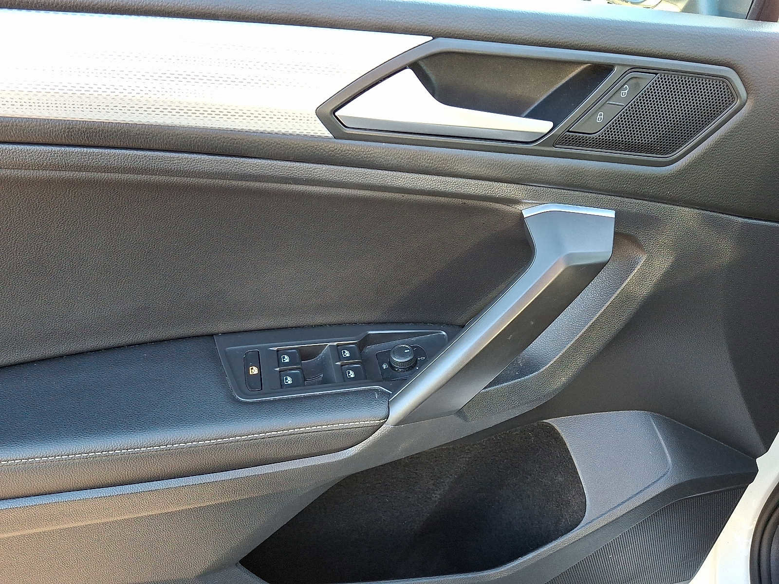 Used 2022 Volkswagen Tiguan S image 12