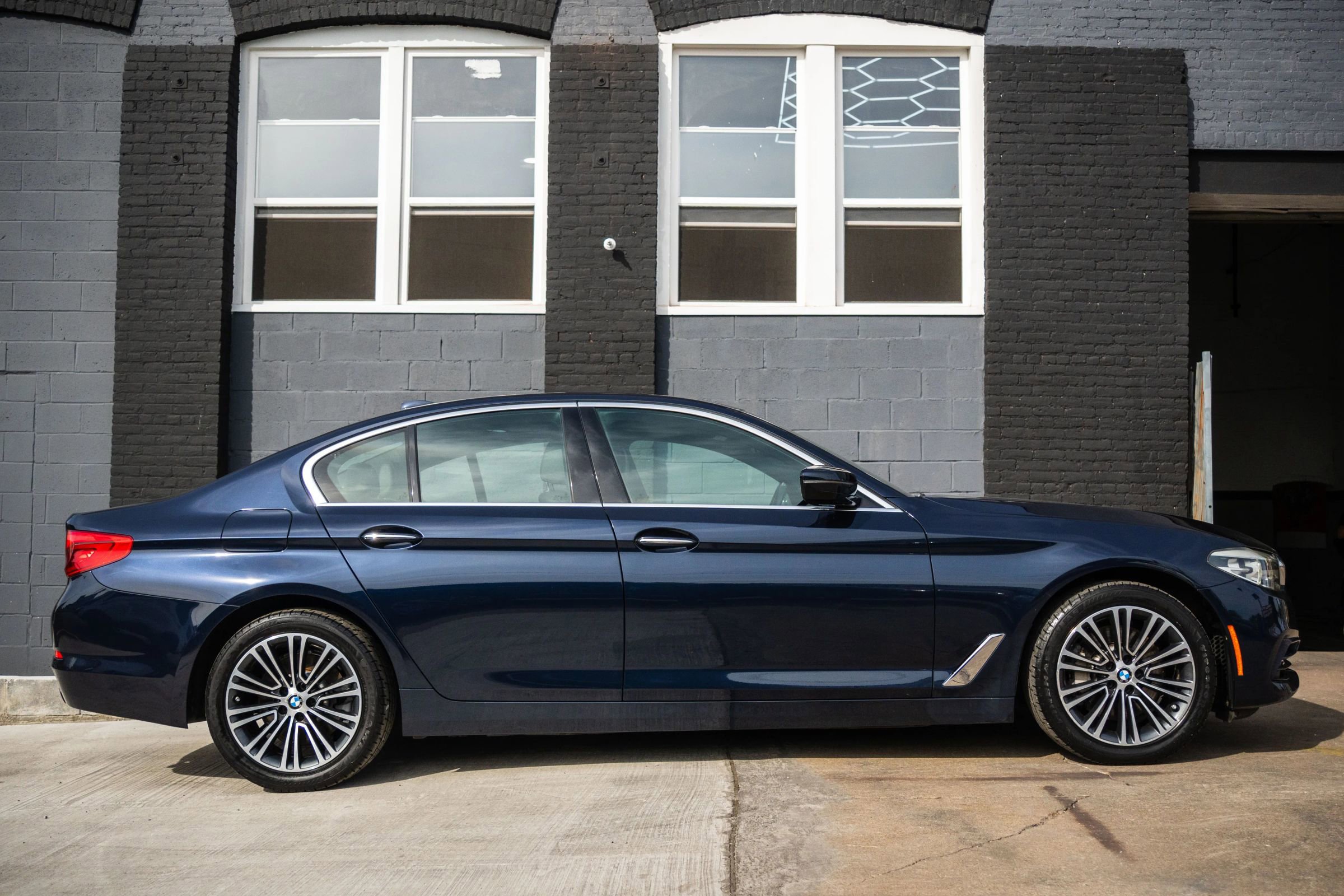 Used 2018 BMW 530i xDrive w/ Premium Package image 6