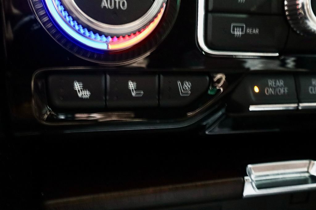 Used 2023 GMC Yukon Denali Ultimate AWD/4WD image 5