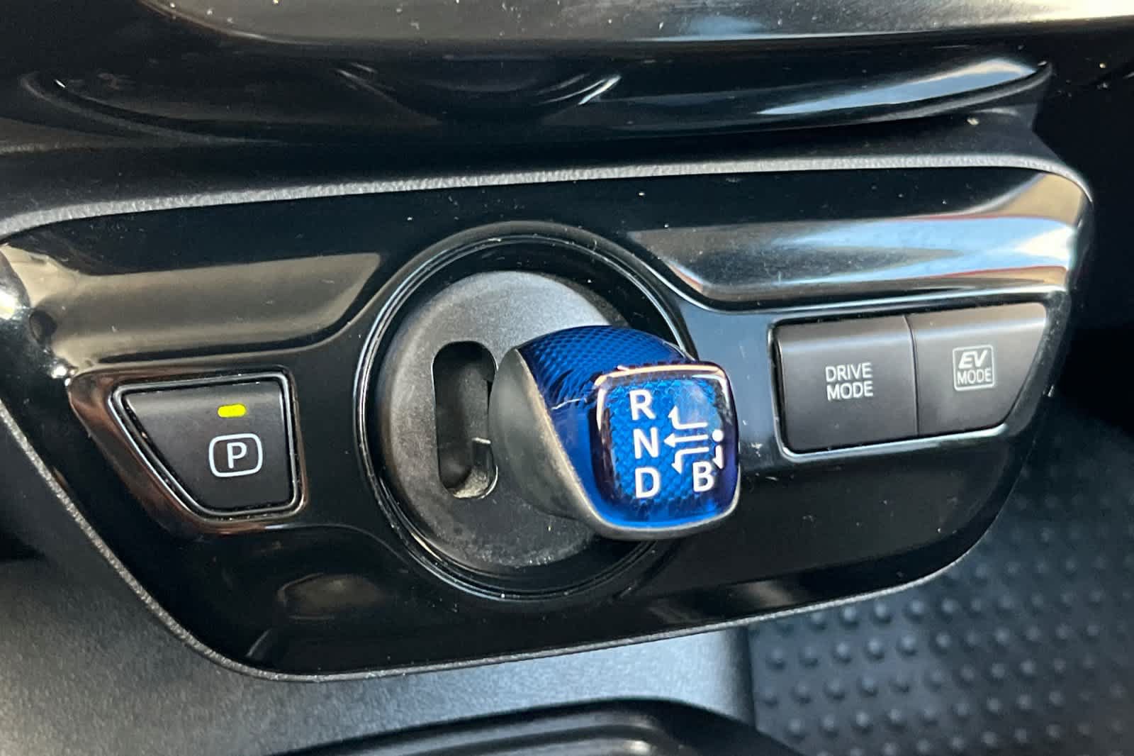 Certified 2022 Toyota Prius LE FWD image 22
