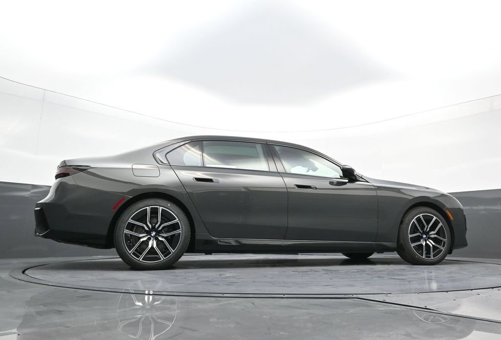 New 2026 BMW 750e xDrive image 30