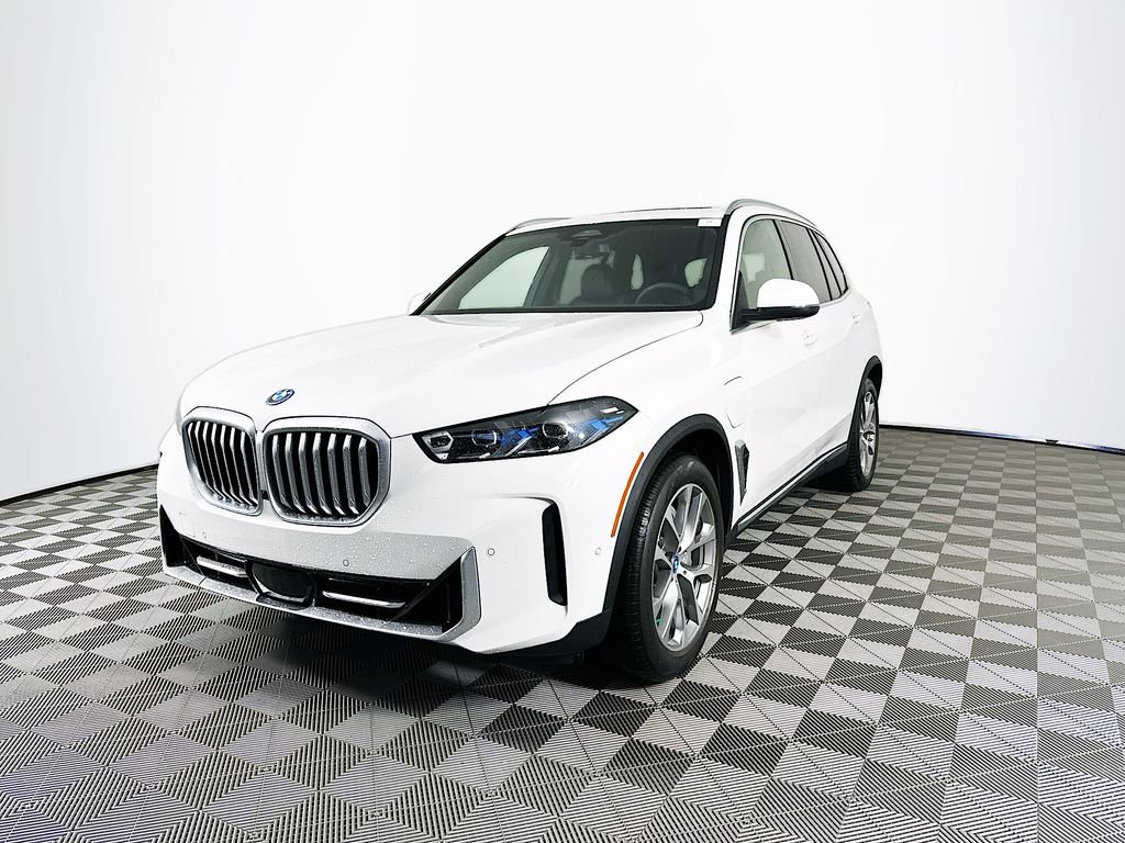 Used 2025 BMW X5 xDrive50e image 4