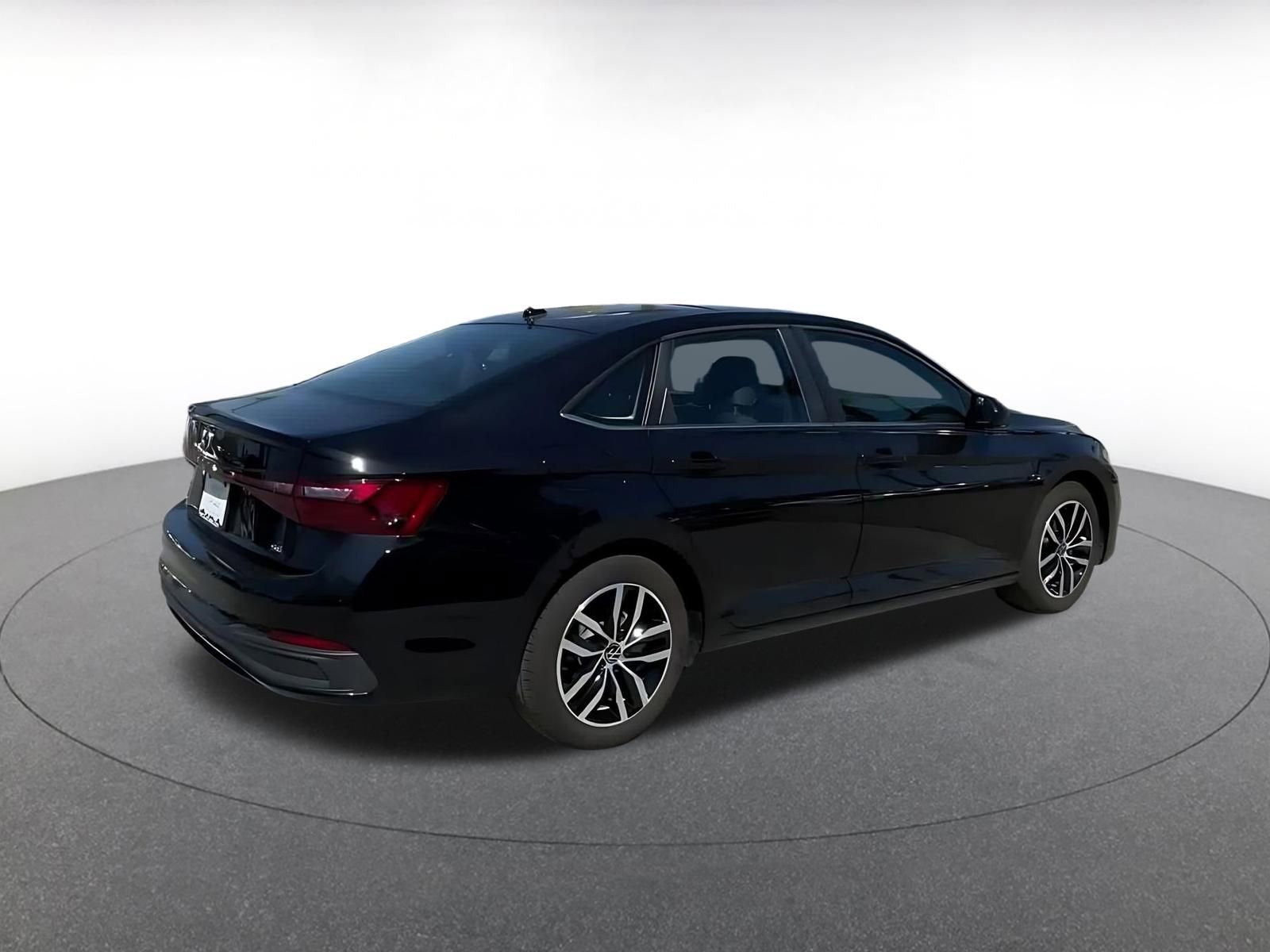 Used 2025 Volkswagen Jetta SE image 15