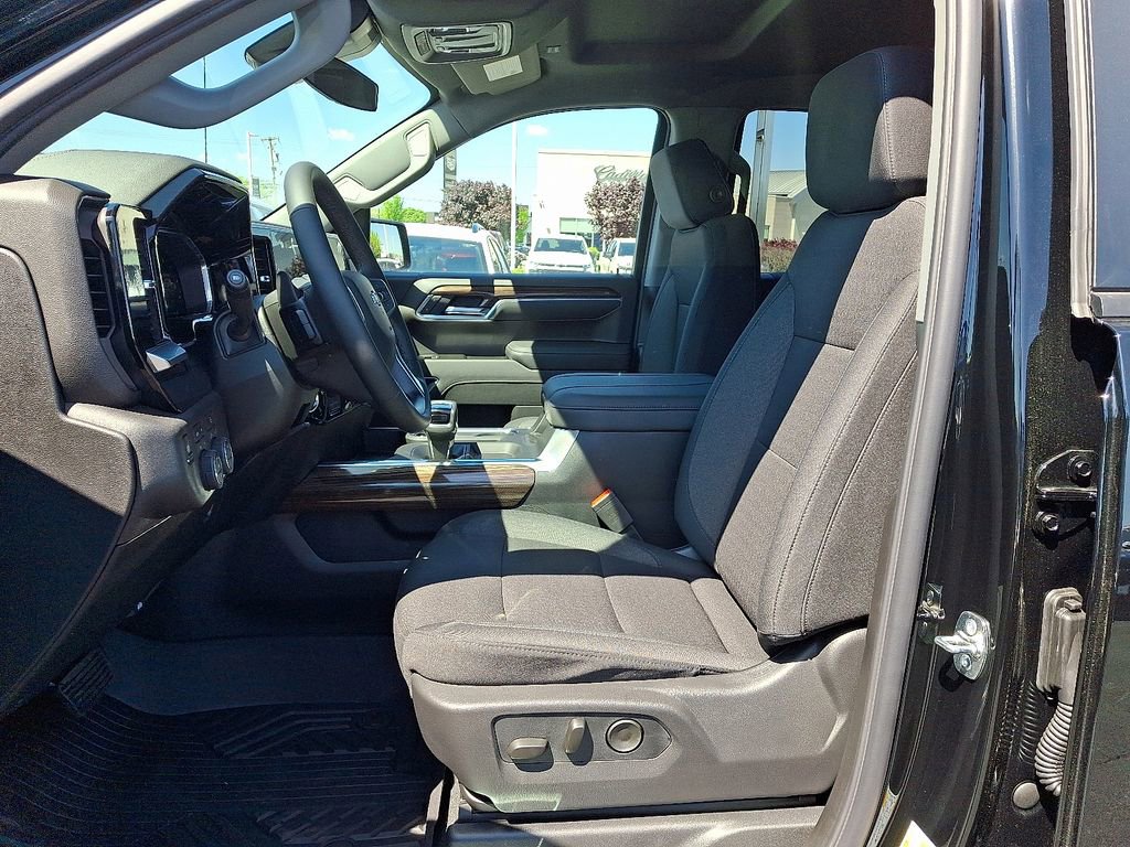 New 2026 Chevrolet Silverado 1500 RST w/ Z71 Off-Road Package AWD/4WD image 6