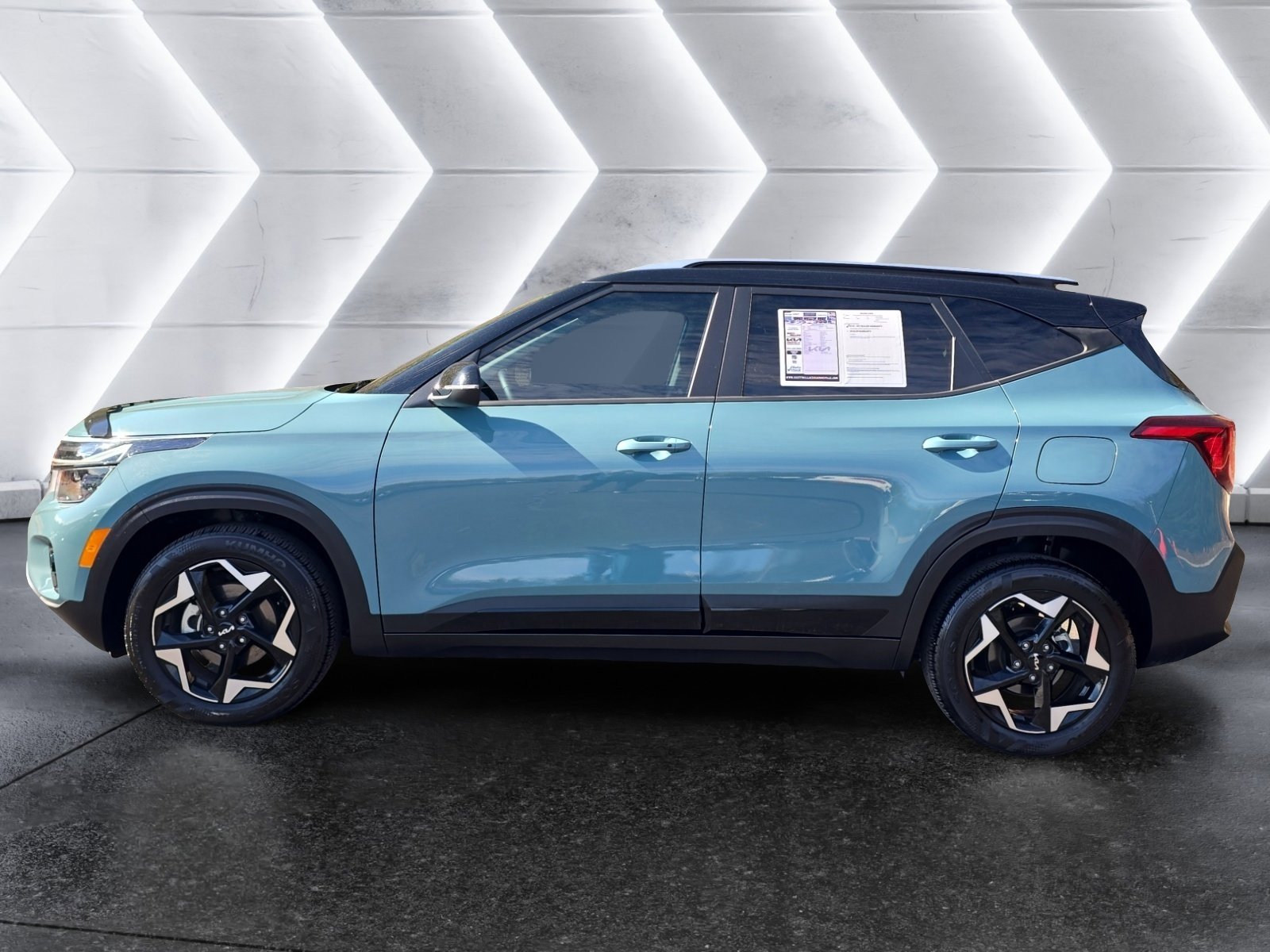 Used 2025 Kia Seltos S image 2