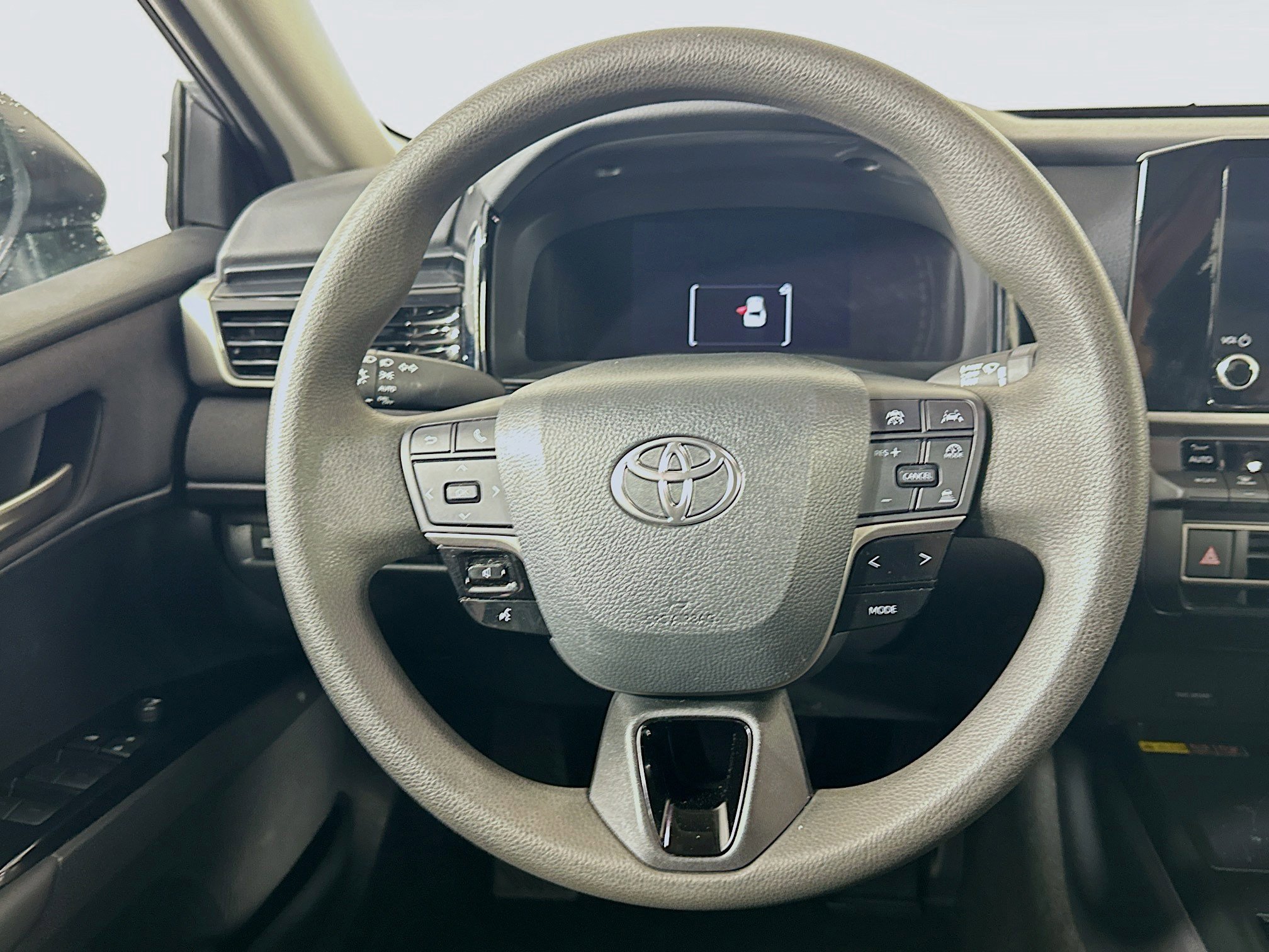 Used 2025 Toyota Camry LE image 18