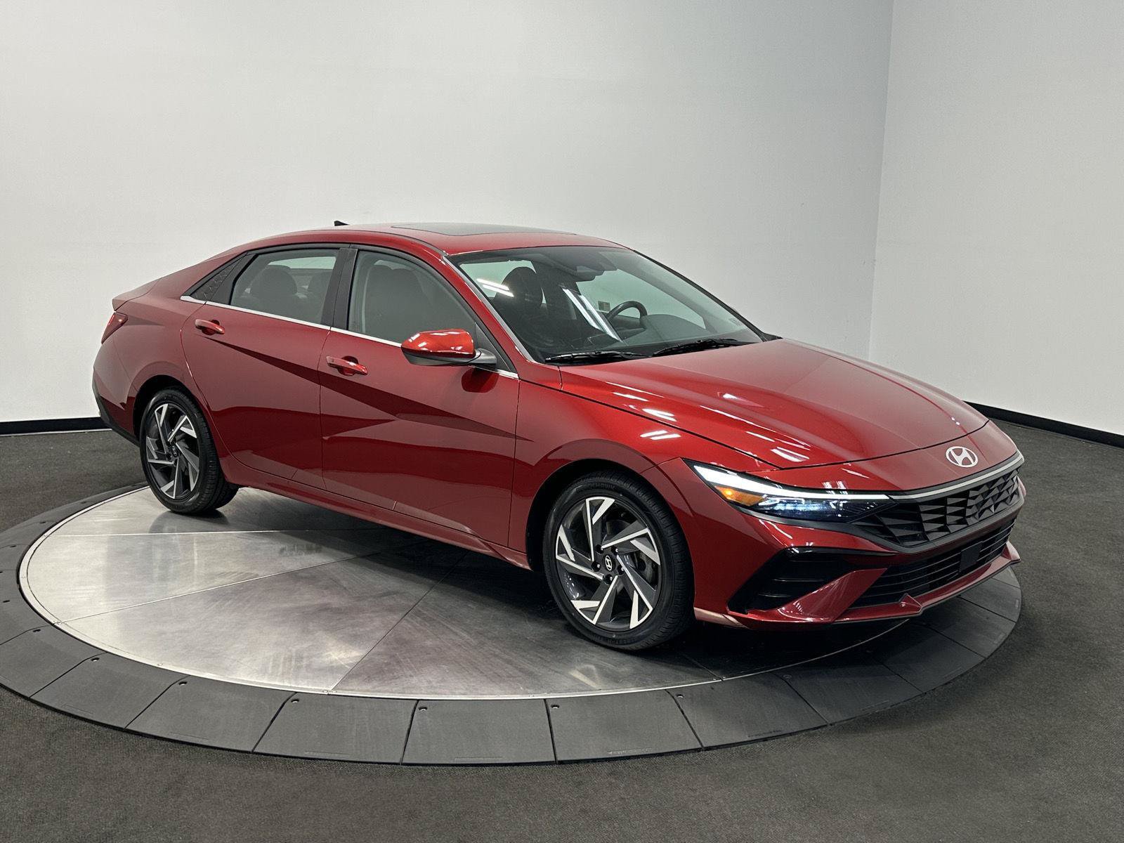 Certified 2024 Hyundai Elantra SEL w/ Convenience Package FWD image 2