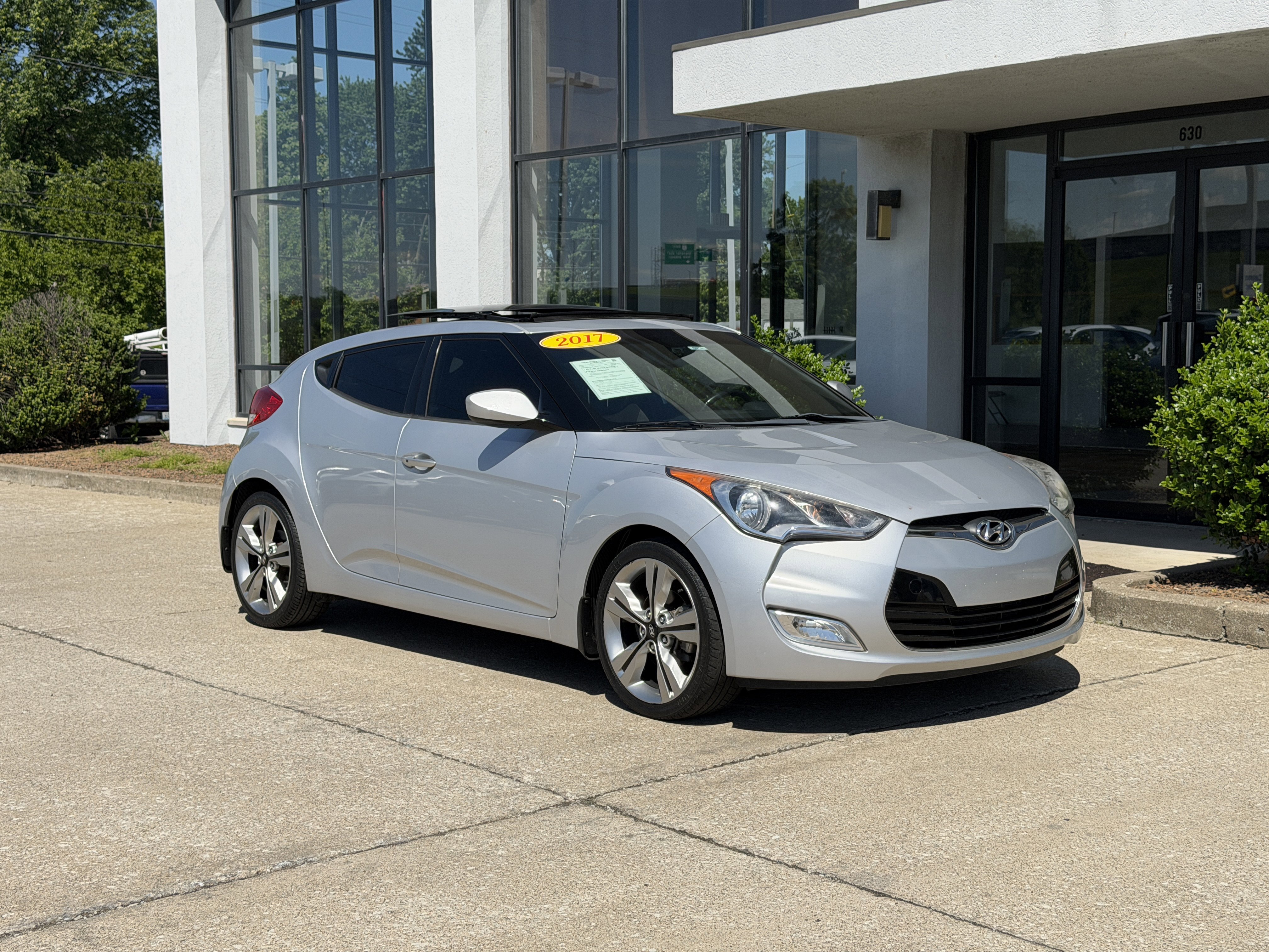 Used 2017 Hyundai Veloster Value Edition FWD image 2