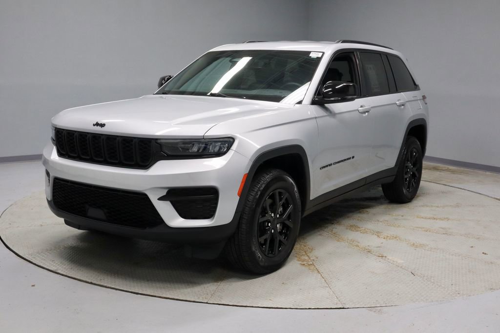 Used 2024 Jeep Grand Cherokee Altitude image 8