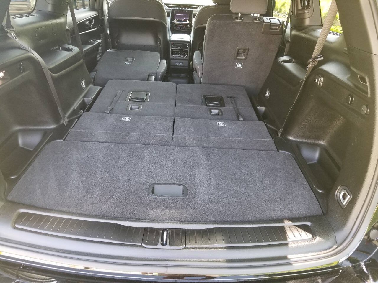 Certified 2025 Jeep Grand Cherokee L Laredo w/ Trailer Tow Package AWD/4WD image 21