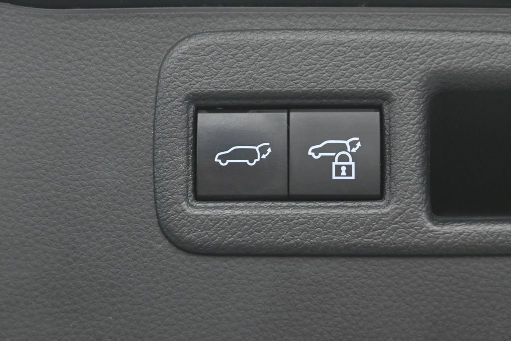 Certified 2021 Toyota Venza LE w/ Carpet Mat Package (TMS) AWD/4WD image 31