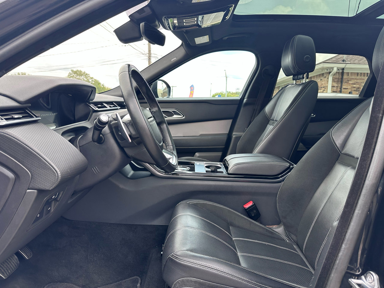 Used 2018 Land Rover Range Rover Velar R-Dynamic SE image 10