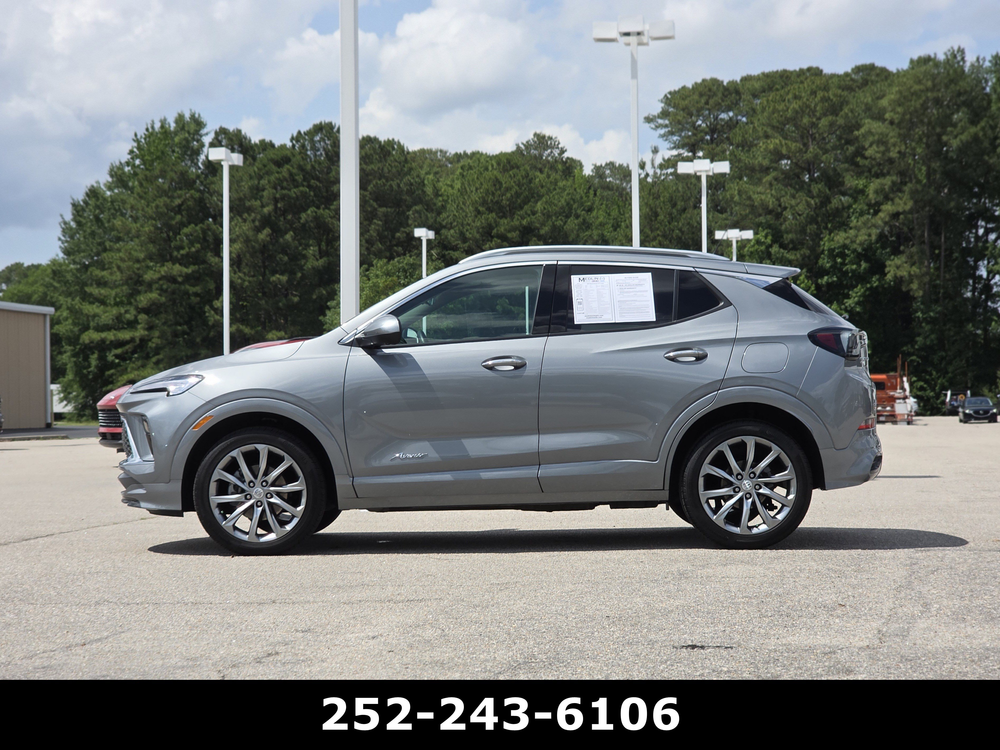 Used 2025 Buick Encore GX Avenir w/ Avenir Technology Package AWD/4WD image 4
