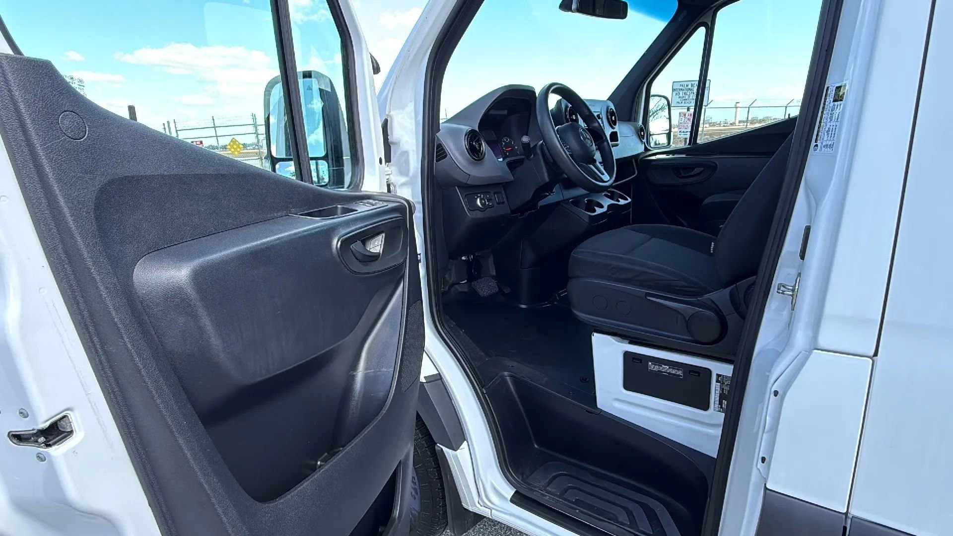 Used 2021 Mercedes-Benz Sprinter 1500 image 13