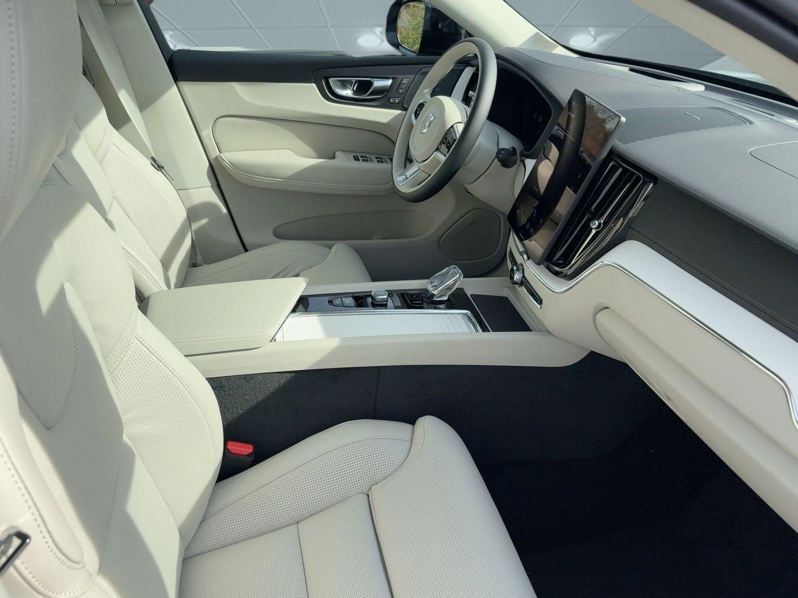 New 2026 Volvo XC60 B5 Ultra w/ Climate Package image 30