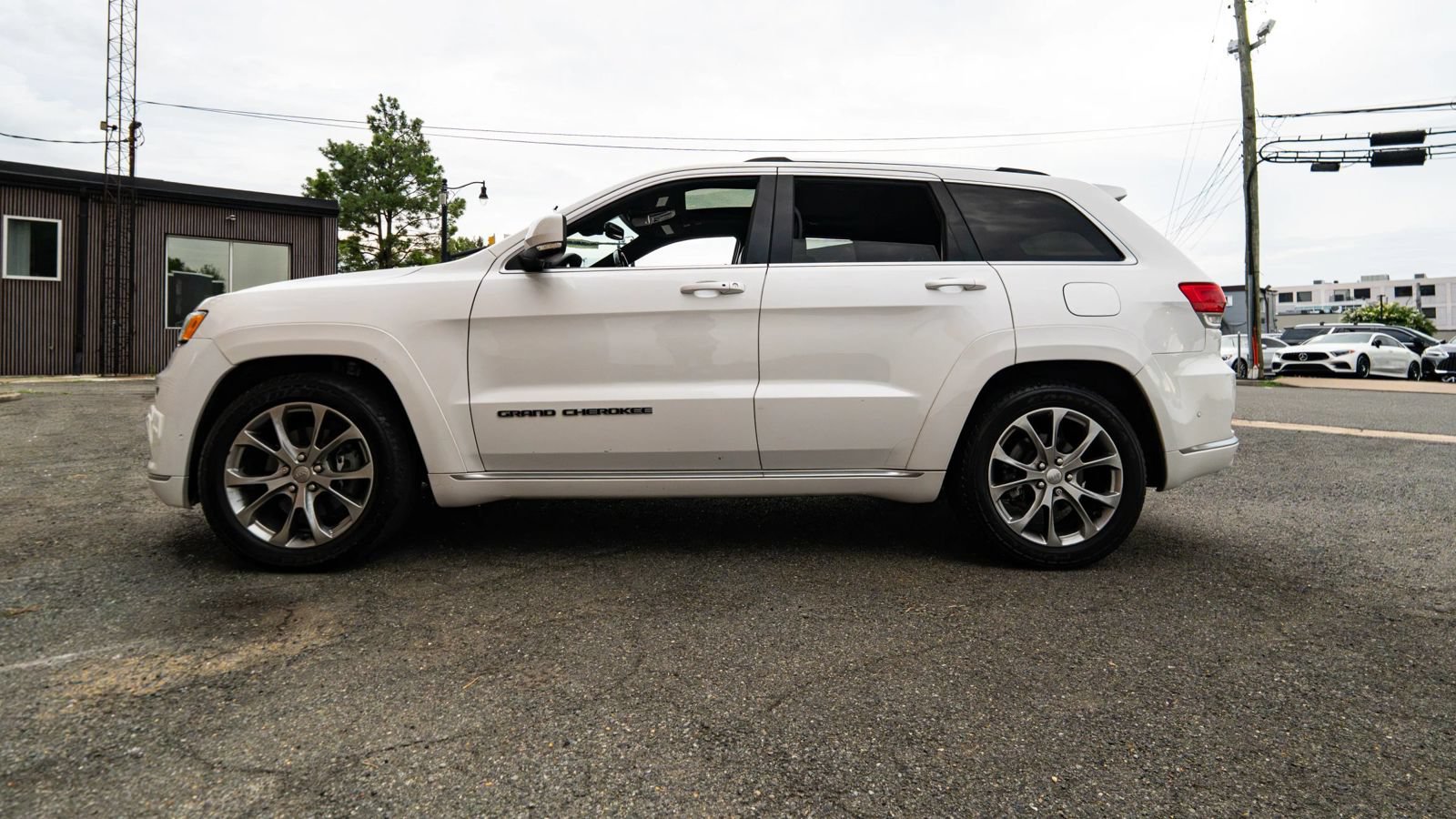 Used 2020 Jeep Grand Cherokee Summit AWD/4WD image 7