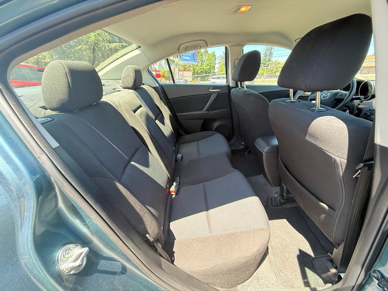 Used 2011 MAZDA MAZDA3 i Touring FWD image 15