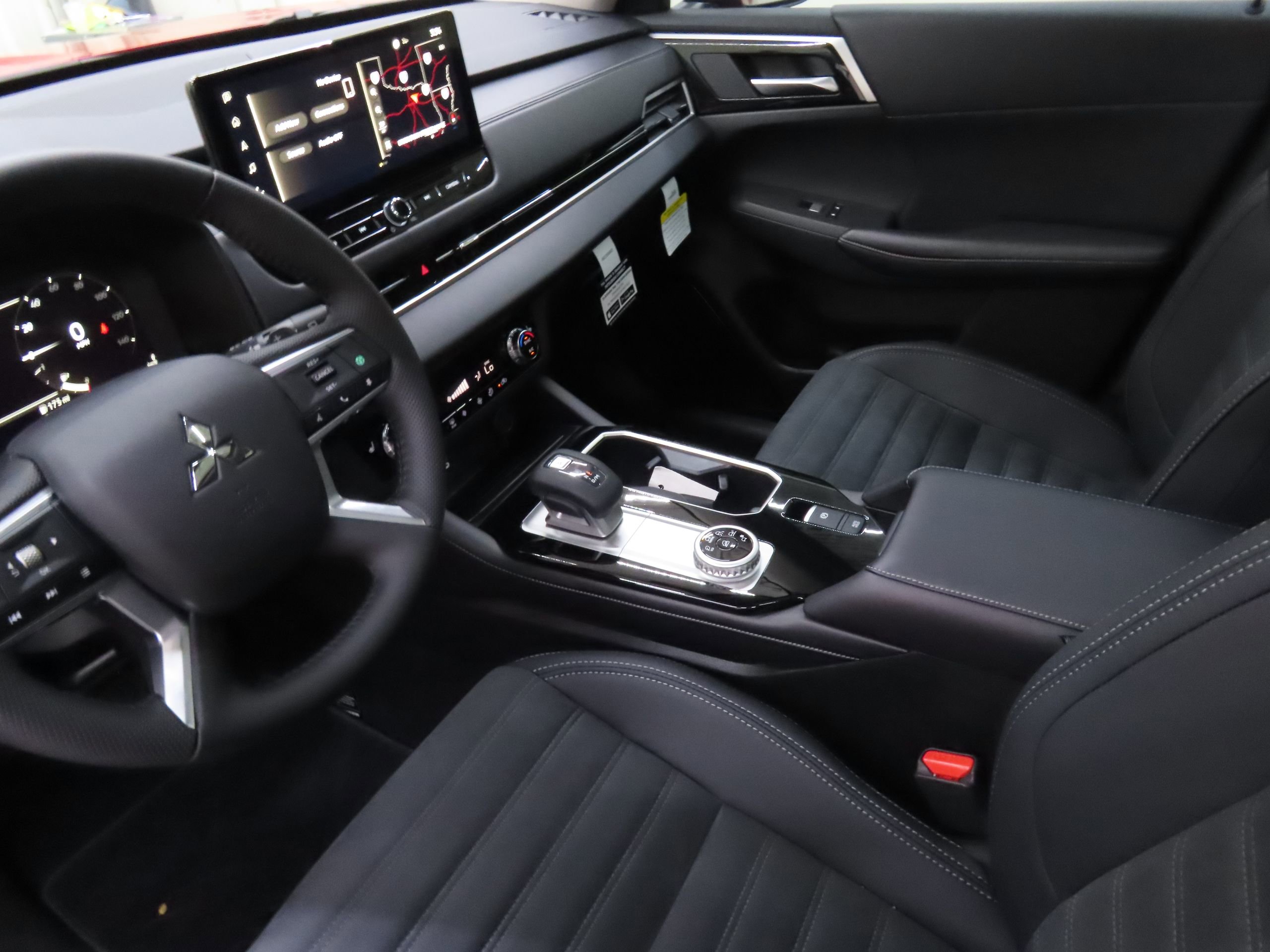 New 2025 Mitsubishi Outlander SE image 21